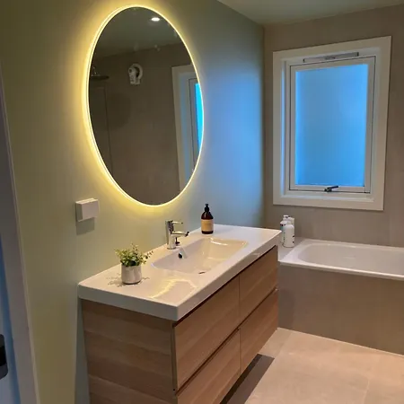 Delicate With Magical Views דירה *